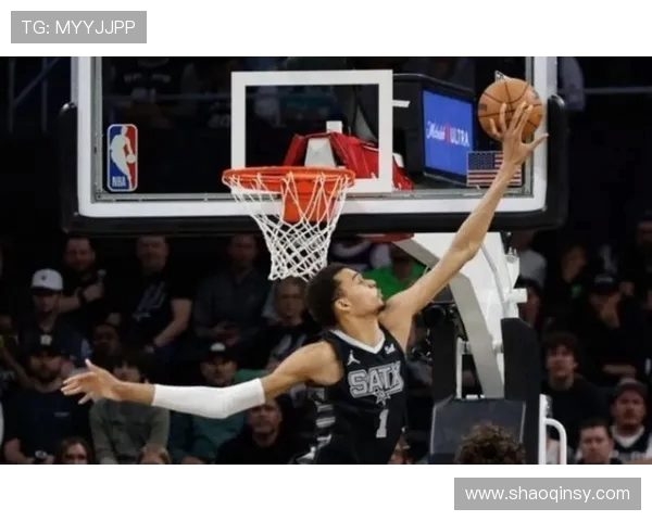 女版文班亚马横空出世！193cm 法国新星暴力扣篮，天赋碾压张子宇成未来统治级中锋